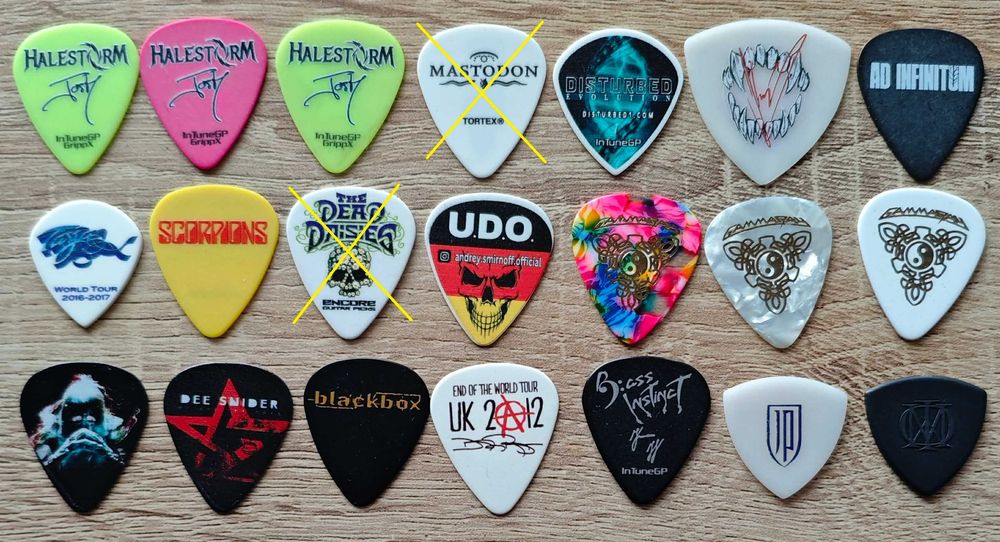 автентични перца на различни банди (guitar pick)