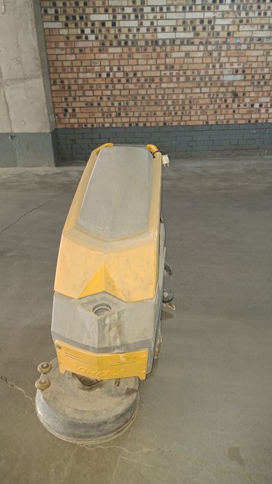 Продаётся поломанная машинка