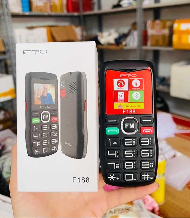 Мобилен телефон за възрастни две SIM карти големи клавиши, меню на Български, SOS бутон, Bluetooth фенерче, радио, черен