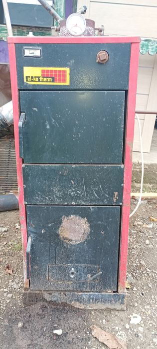 Vând centrala pe lemne