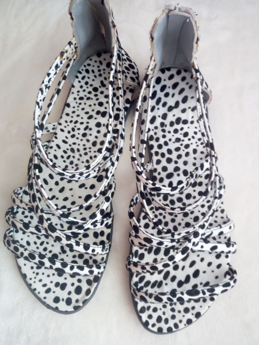 Босоножки 37 размер новые