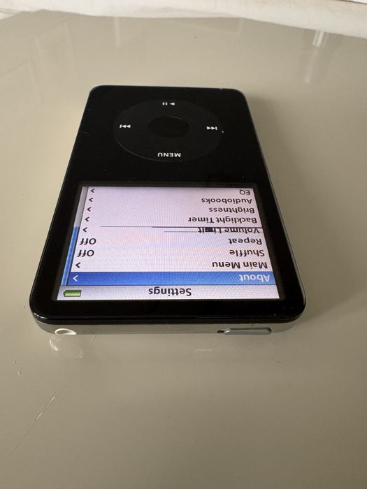iPod Classic 5.5 Generation (Модел: MA446FD/A)