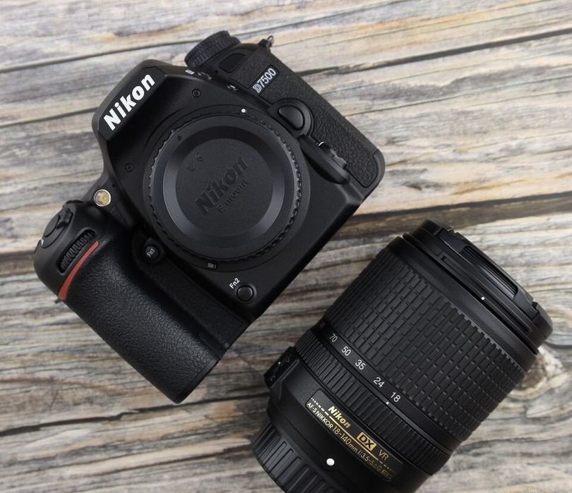 Nikon D7500 Kit 18-140 ED VR DX черный