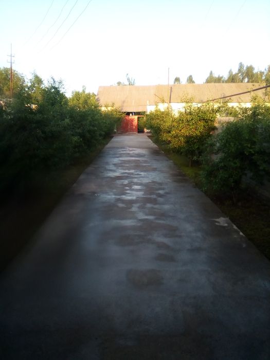 Hovli uy srochno sotiladi