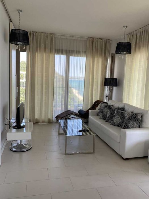 Четиристаен апартамент на първа линия в комплекс Йоо България