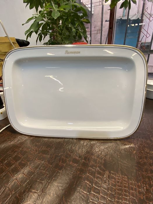 Посуда с надписю «Ресторан»