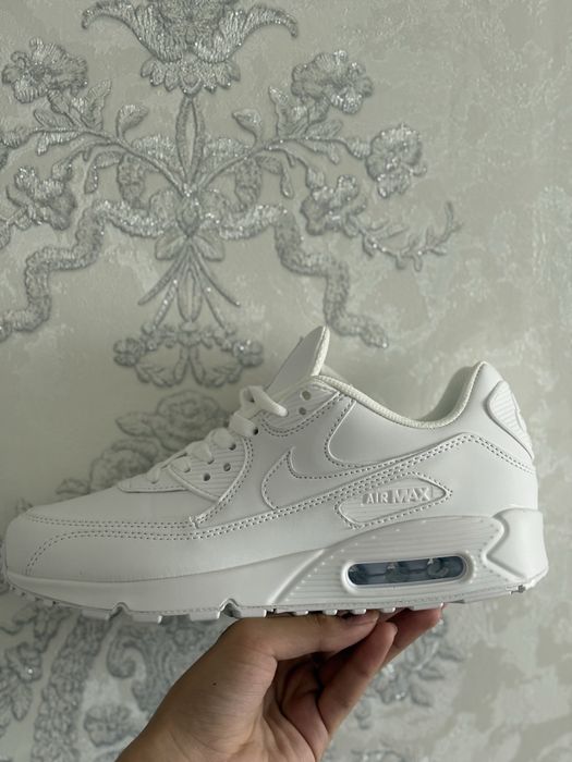 Новые кроссовки Nike air max white