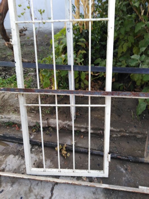 Двери железные продам