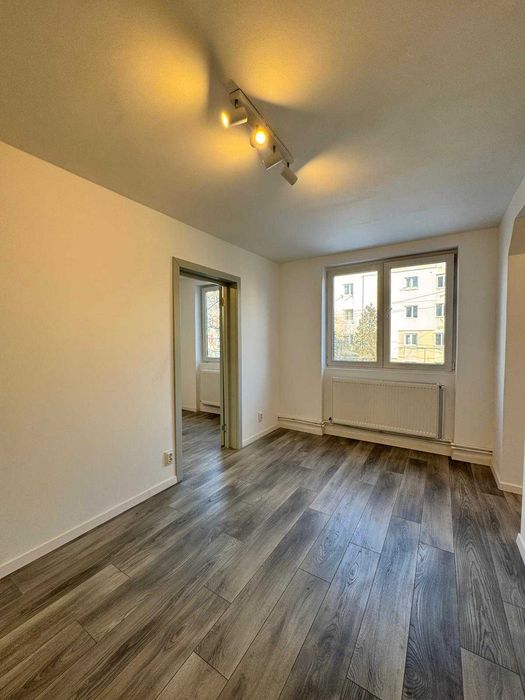 Apartament 2 camere complet renovat | 32 mp | Etaj 1 | Centrală proprie (2025)