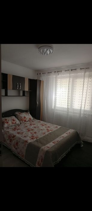 Închiriez apartament