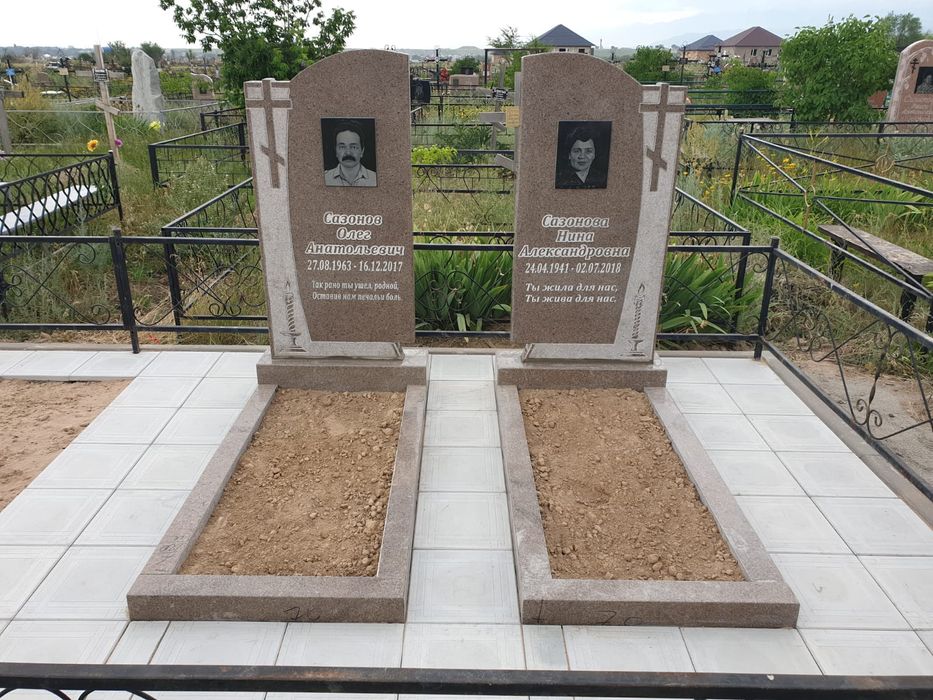 Памятники оградки таблички