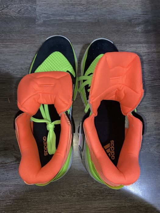 Adidasi de baschet nefolositi