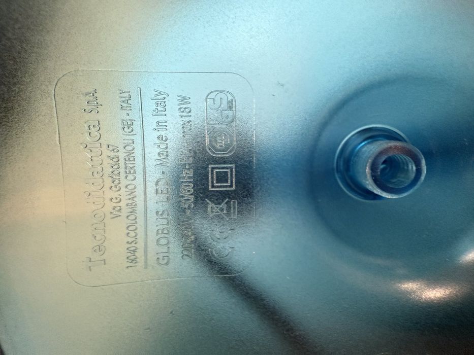 Светещ глобус Ден и нощ