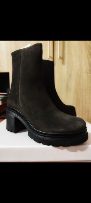 ABOUT YOU Къси ботуши 'Joleen' в Черно