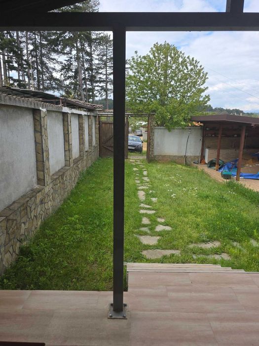 Продава масивна къща след ремонт в Бузовград