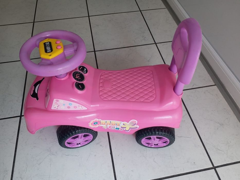 Vând mașinuța ride-on copii 12-36 luni