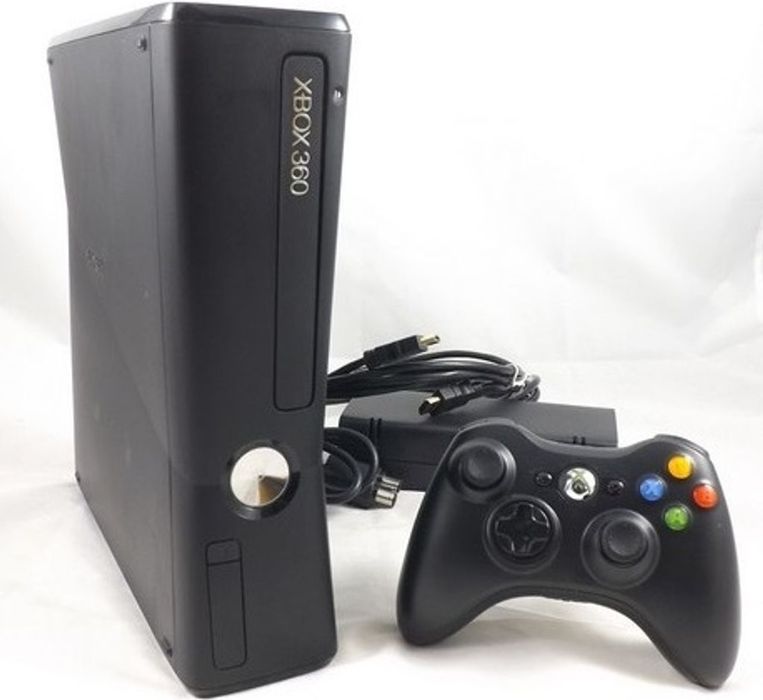 Игровая приставка Xbox 360