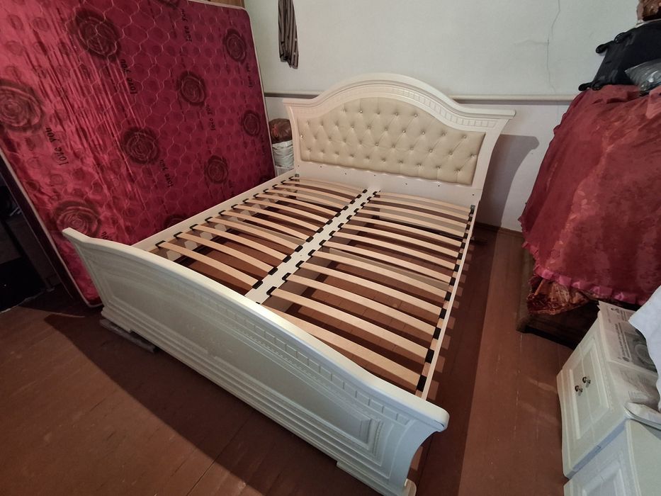 Двуспальный кровать сатылады.