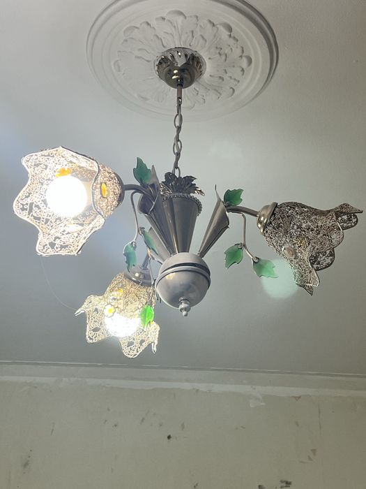 Продам люстры, бра