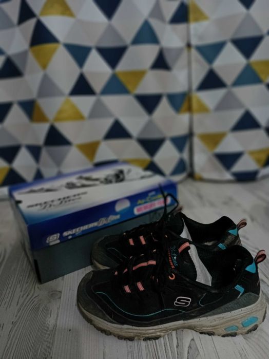 Продам кроссовки Skechers оригинал