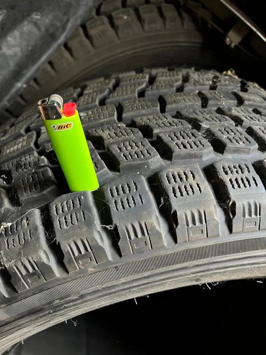 Продам шины комплект YO