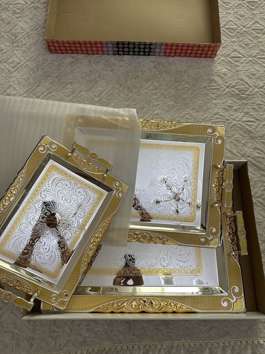 Продается набор подносов.