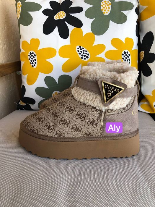 Ugg-uri diferite modele