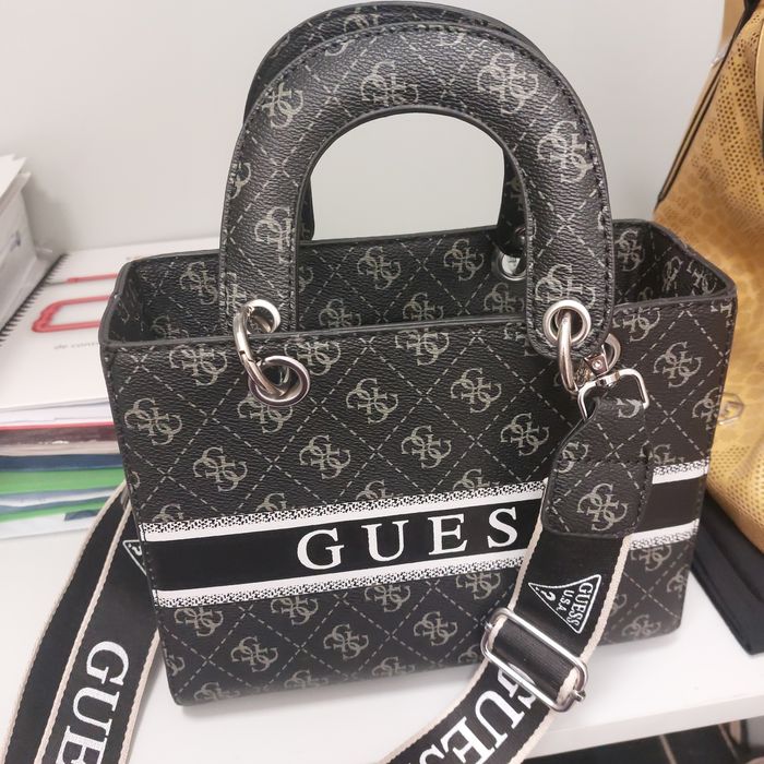 Geantă guess impecabilă