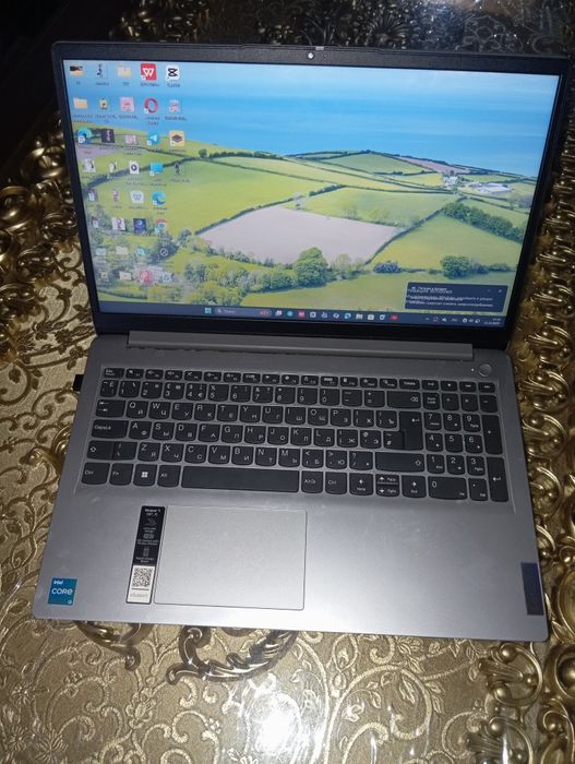 Lenova noutbook srochna sotiladi