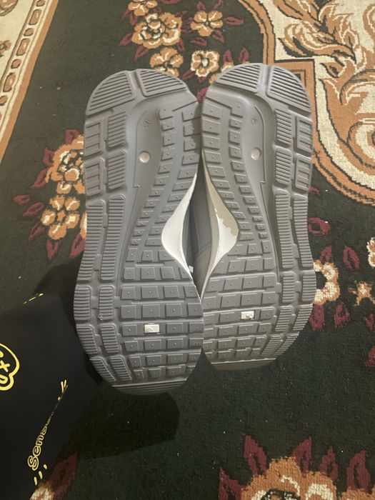 Krassofkalar  sotiladi yangi kiyilmagan razmeri 43