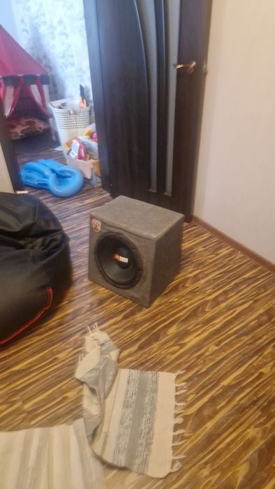 JBL Сабвуфер автомобильный в коробе