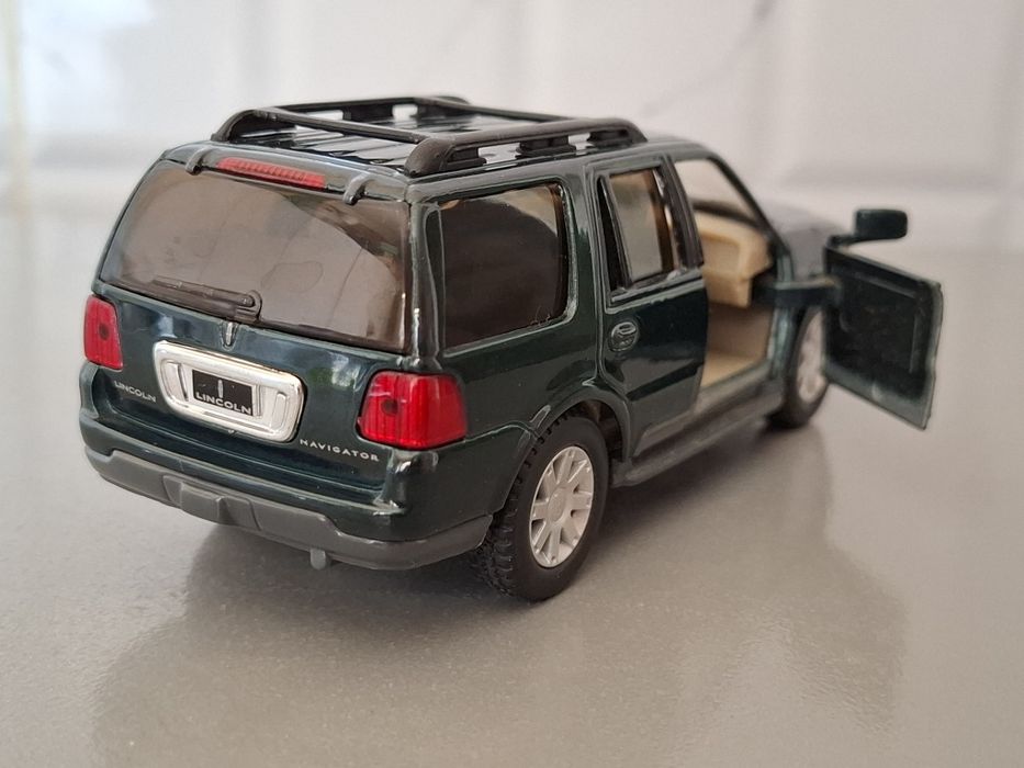 Коллекционная модель машины Мерседес S500