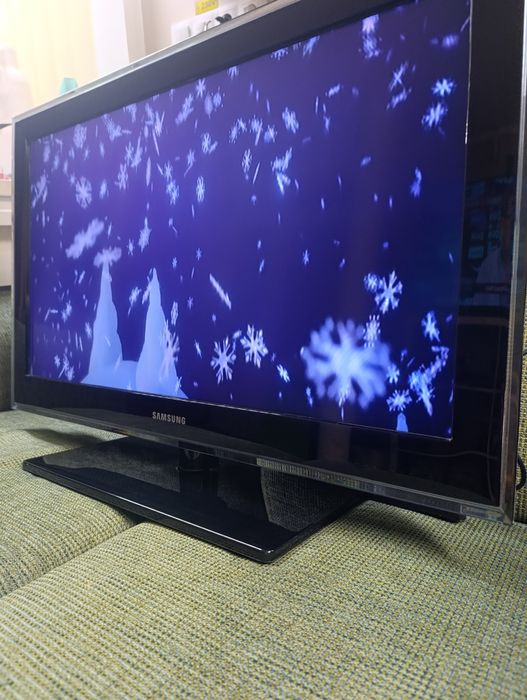 TV LCD Samsung 32"(80 cm) 81.2 cm,LE32D550