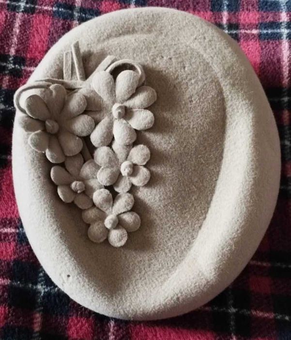 Дамска винтидж филцова шапка (със забележки)