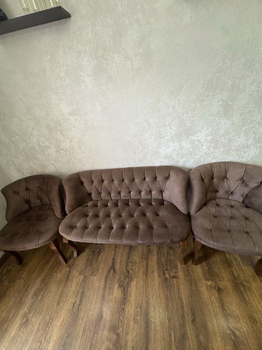 Банкетка с двумя креслами