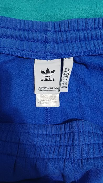 Pantaloni scurti Adidas