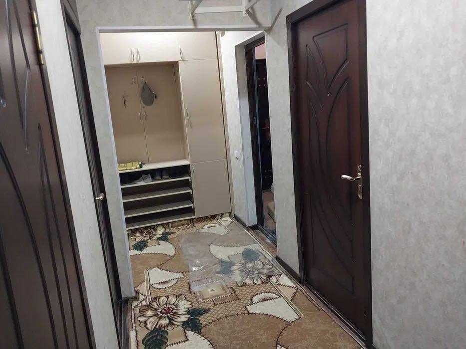 Продается 2в3-комнатная квартира, массив Карасу-2, ориентир Корзинка