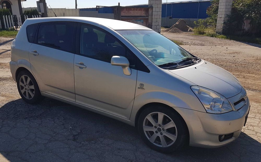 Toyota Corolla Verso 2.2 D-CAT на части Тойота Корола Версо 2.2 на час