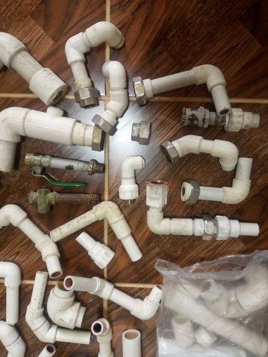 Запчасти Б/У американки,углы повороты, газкраны.Цена за все 80 тыс