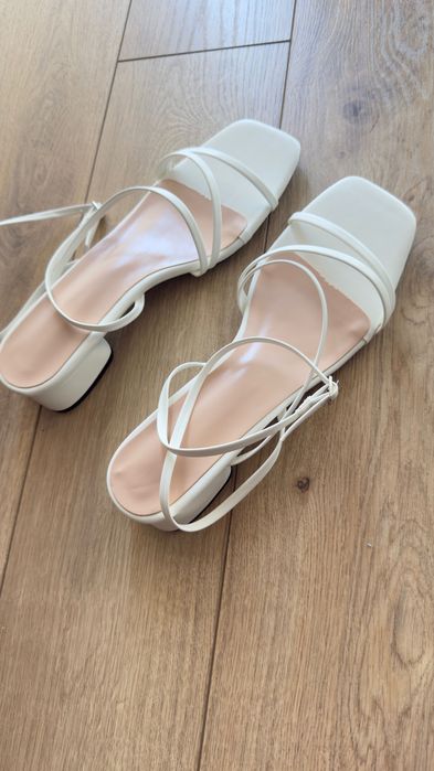 Sandale albe pentru femei, mărimea 40r, noi