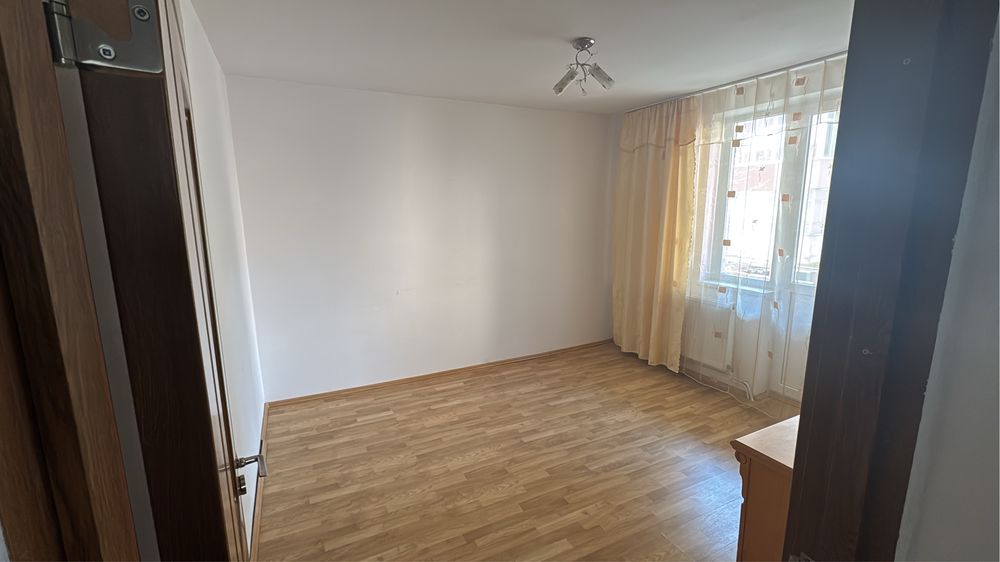 Inchiriez apartamanet 3 camere Targu Neamt