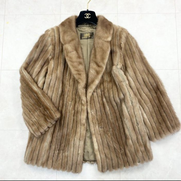 Haina de blana naturala de nurca Saga Mink