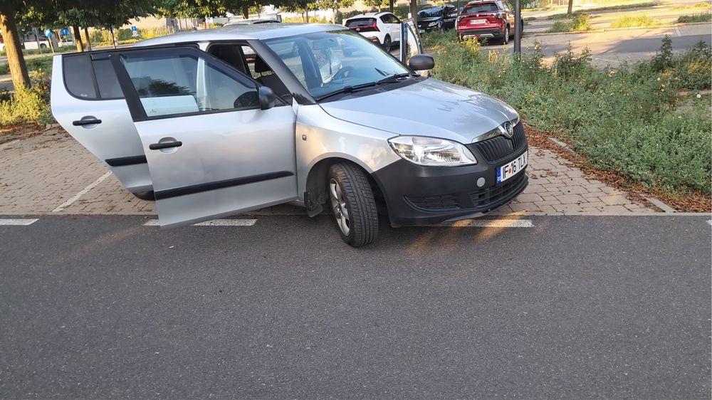 Skoda Fabia 2004-4300 lei si Skoda 2012 -3800 euro