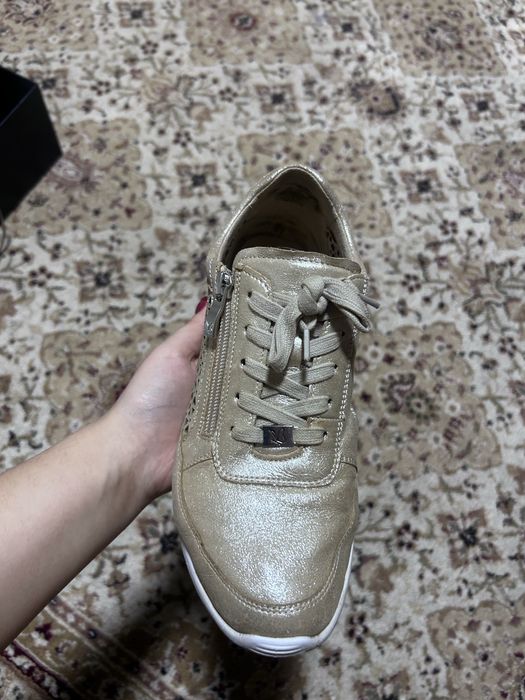 Кроссовки CAPRICE золотой