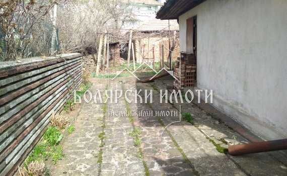 Къща с голям двор в Центъра на Горна Оряховица