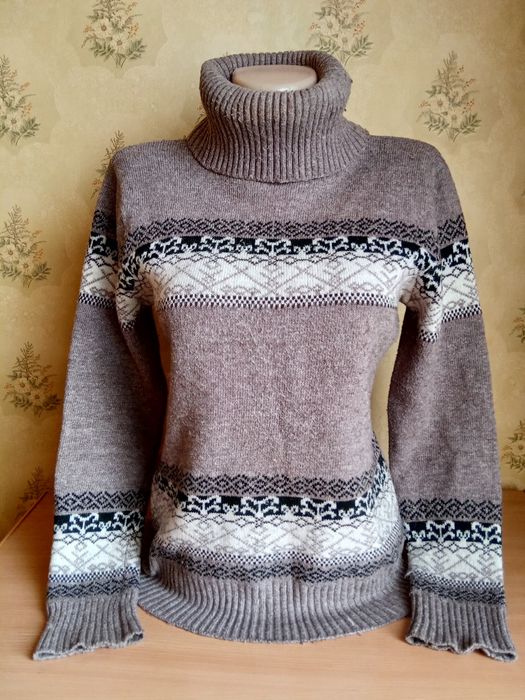 Продам женские свитера