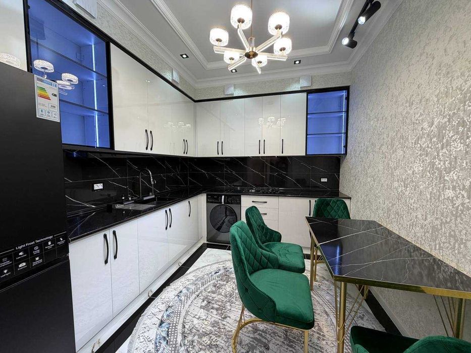 3х комнатная квартира на 7 этаже 107кв/м, в Самарканде