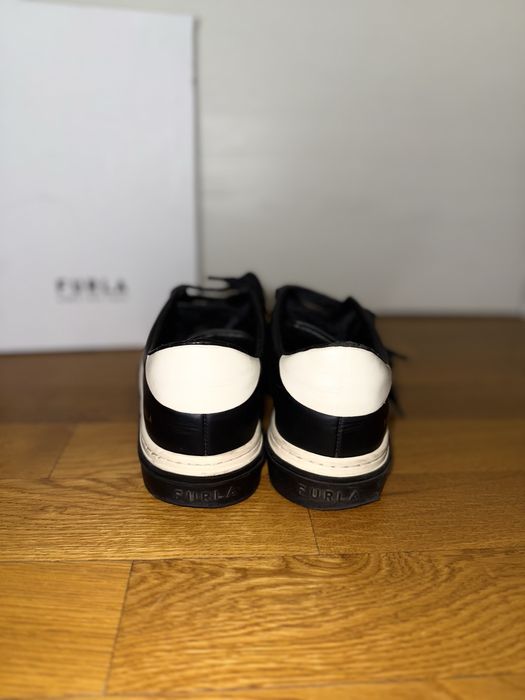 Furla adidasi, tenesi noi