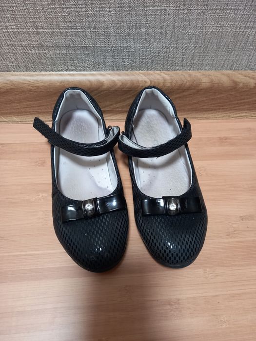 Продам туфли на девочку