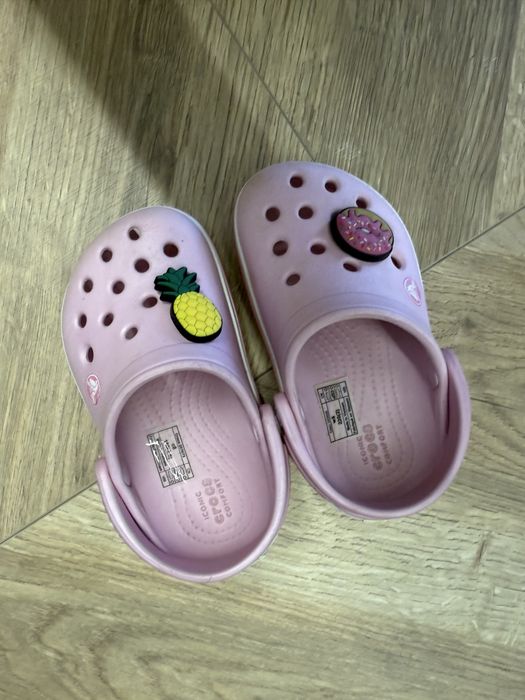 Розовые Crocs для девочки